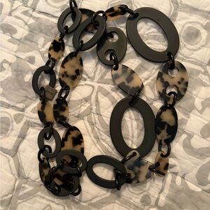Chic Tortoiseshell and Black Link Necklace